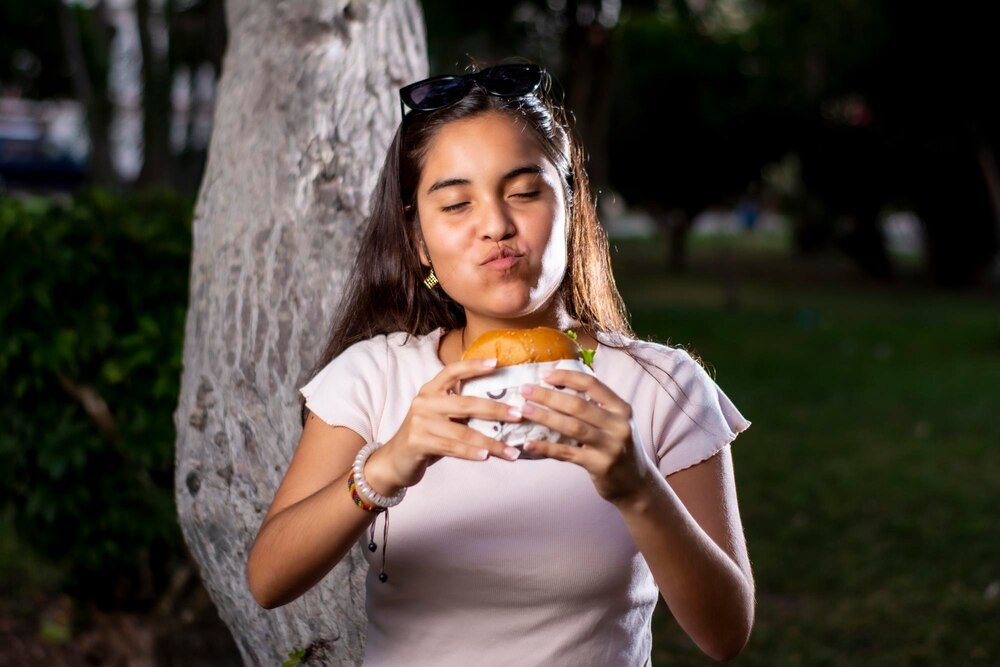 Comes más de lo que tu cuerpo necesita: el plan para ajustarlo sin pasar hambre