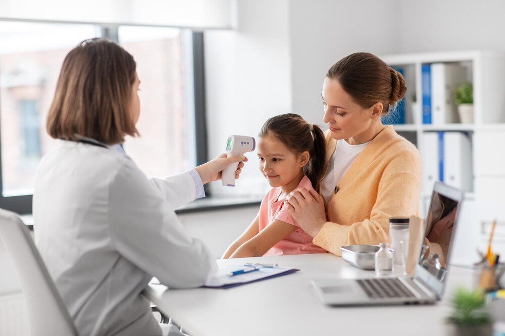 Tu hijo no está creciendo como el médico esperaba: qué hay detrás y cómo ayudarle